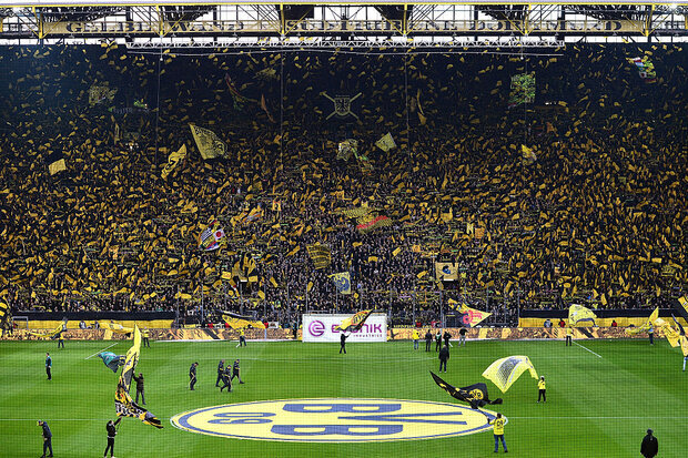 3 Signal Iduna Park - Borussia Dortmund (Alemania)